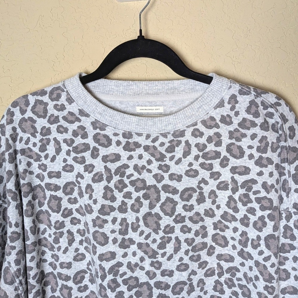 American Eagle Ahh-Mazingly Soft Gray Leopard Print Sweatshirt Sz S (Oversized) - Picture 2 of 7